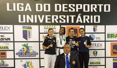 whitney-aluna-direito