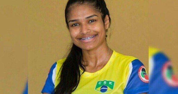 whitney-aluna-direito